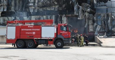 Bursa'da yalıtım malzemeleri üreten fabrika yangını tamamen söndürüldü