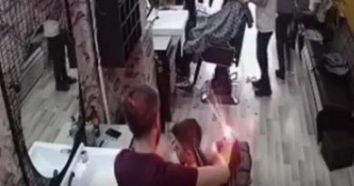 Büyükçekmece’de kuaförde fön makinesi alev aldı