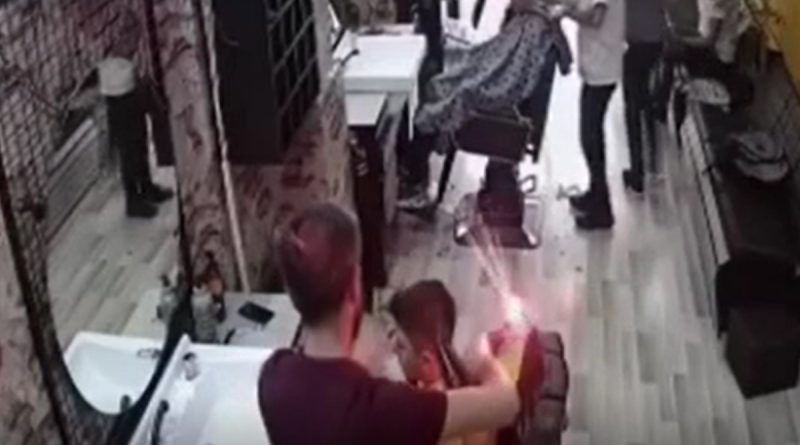 Büyükçekmece’de kuaförde fön makinesi alev aldı