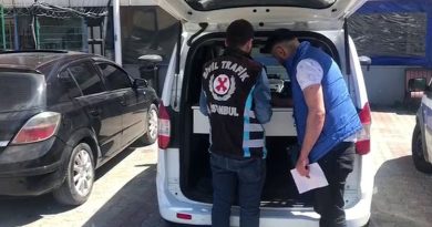 Büyükçekmece'de trafikte tehlikeli asker eğlencesi yapanlara para cezası