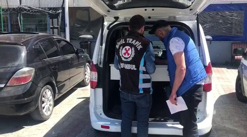 Büyükçekmece'de trafikte tehlikeli asker eğlencesi yapanlara para cezası