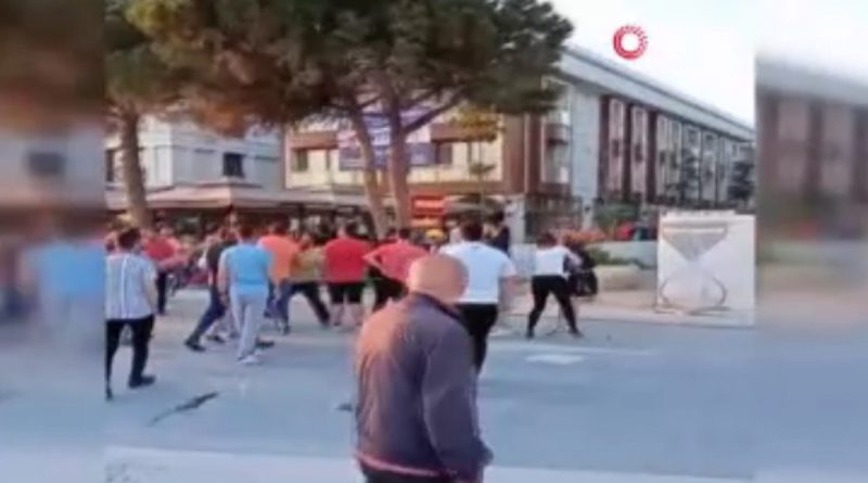 Büyükçekmece sahilinde 'tehlikeli motosiklet kullandın' kavgası