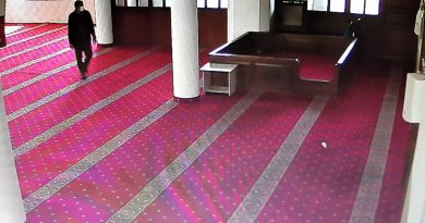 Camiye giren hırsız 4 bin TL’lik yardım paralarını çaldı