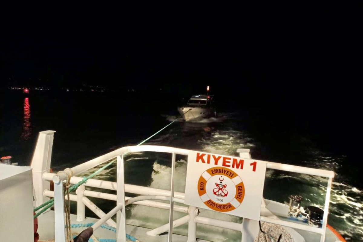 Çanakkale Boğazı’nda arızalanan tekne kurtarıldı