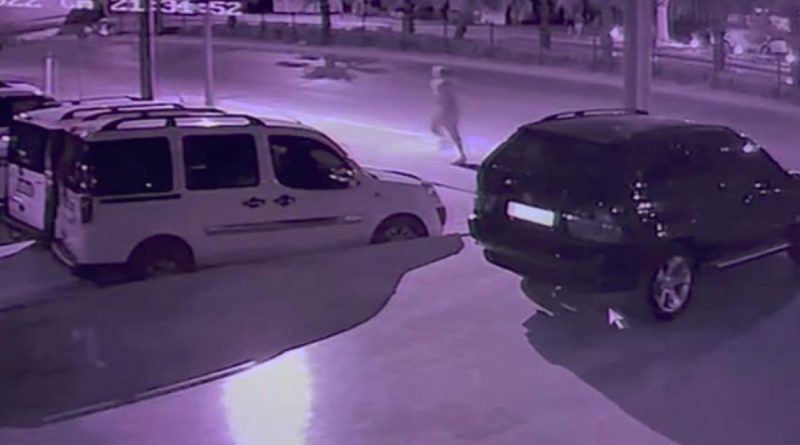 Çarptığı motosikletlinin ölümüne sebep olan sürücü aracını bırakıp böyle kaçtı