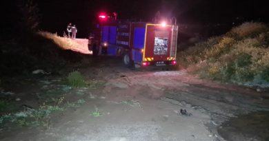 Çaydan karşıdan karşıya geçerken otomobiliyle suya sürüklendi