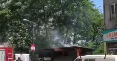 Çıkan yangında çakmak gazı tüpleri bomba gibi patladı