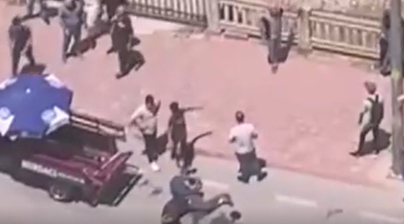 Çocukların kavgasına aileler karıştı!