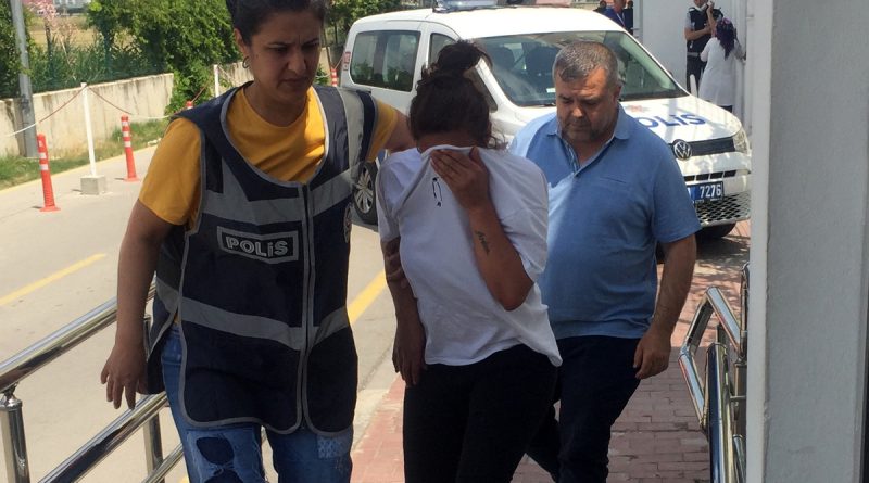 Dayakçı kocasını keser sapıyla dövüp, bıçakladı