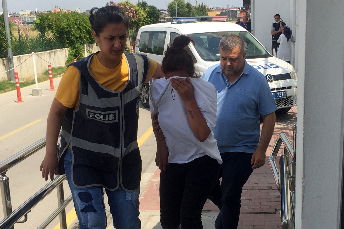 Dayakçı kocasını keser sapıyla dövüp, bıçakladı