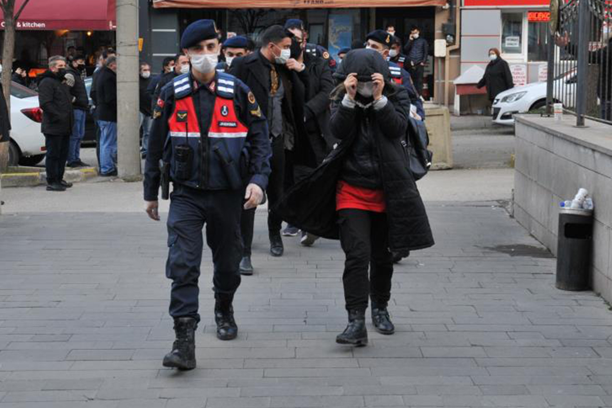 Define ararken 25'er yıl hapse mahkum oldular