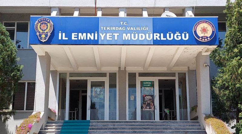 Deniz Baykal ve MHP’li eski yöneticilere ait müstehcen görüntülerin dağıtılmasına ilişkin 2 polis tutuklandı