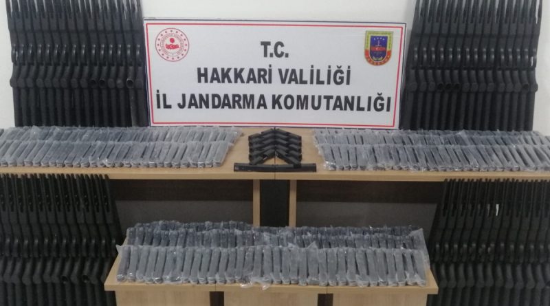 Derecik'te 4 çuval dolusu tabanca üst kapağı ele geçirildi