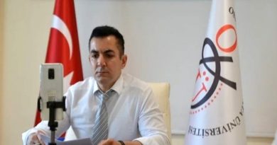 Derste kalp krizi geçirip hayatını kaybeden öğretim üyesi son yolculuğuna uğurlandı