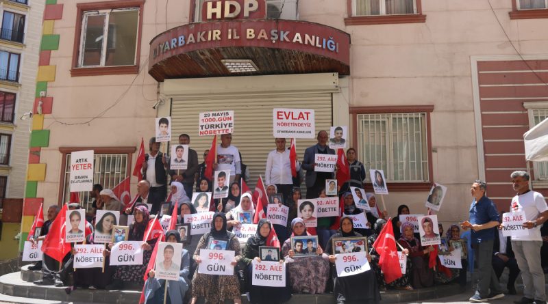 Diyarbakır ailelerinin HDP ve PKK’ya karşı destansı direnişi 1000’inci gününde