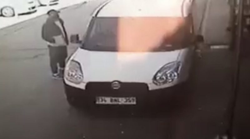 Dükkanın önündeki aracı saniyeler içinde çaldı