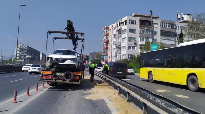 E-5’te korkutan kazada araç bariyerlere çıktı