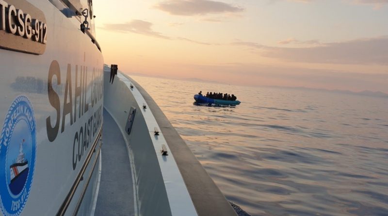 Ege sularında göçmen hareketliliği sürüyor