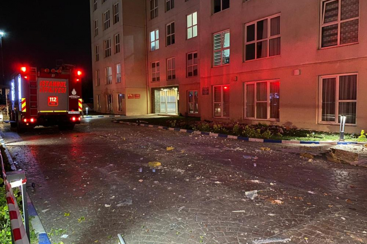 Esenyurt'ta 38 katlı binanın 27'nci katında patlama yaşandı