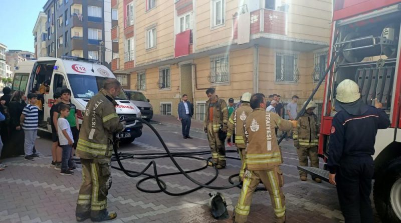 Esenyurt’ta çıkan yangında can pazarı: Binada mahsur kalanlar böyle kurtarıldı