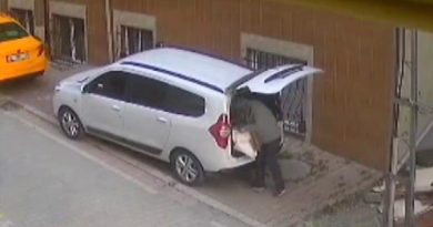 Esenyurt’ta eve girip kontak anahtarı çaldı, aracı soyarken yakalandı