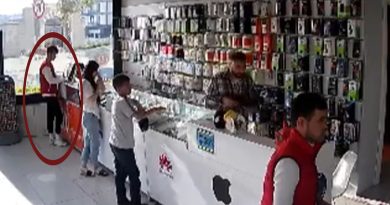 Esenyurt'ta yaş tahtaya basan telefon hırsızı kamerada