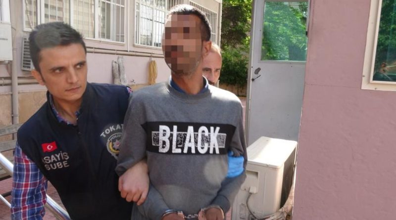 Eşine ve öz kardeşine kurşun yağdırdı