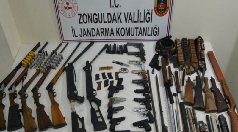 Evden cephane çıktı