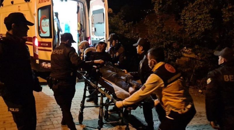 Evi yanan alkollü şahıs yolun ortasında sızıp kaldı