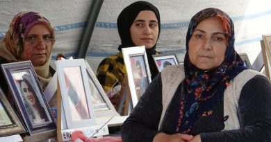 Evlat nöbeti 977’nci gününde