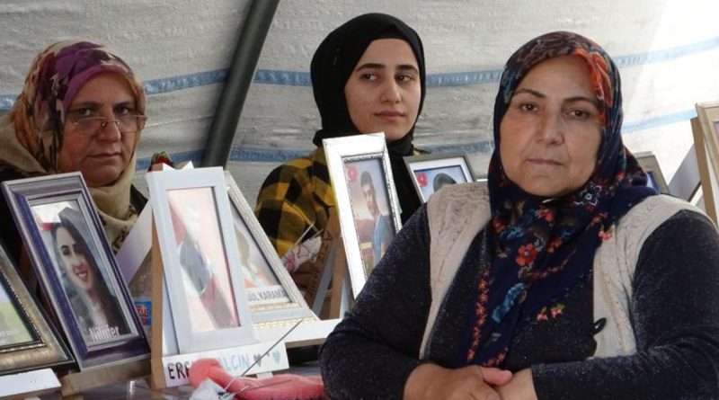 Evlat nöbeti 977’nci gününde