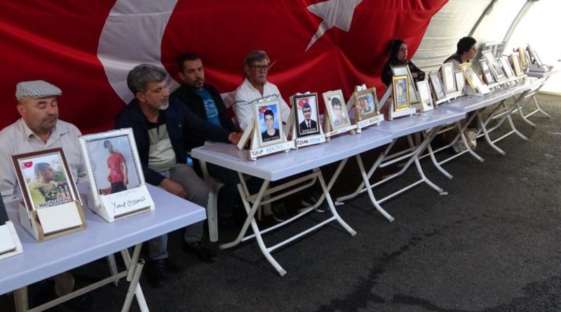 Evlat nöbeti 978’inci gününde