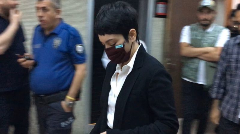 Ezgi Mola, hakaret suçundan yargılandığı davada 6 bin 960 TL para cezasına çarptırıldı