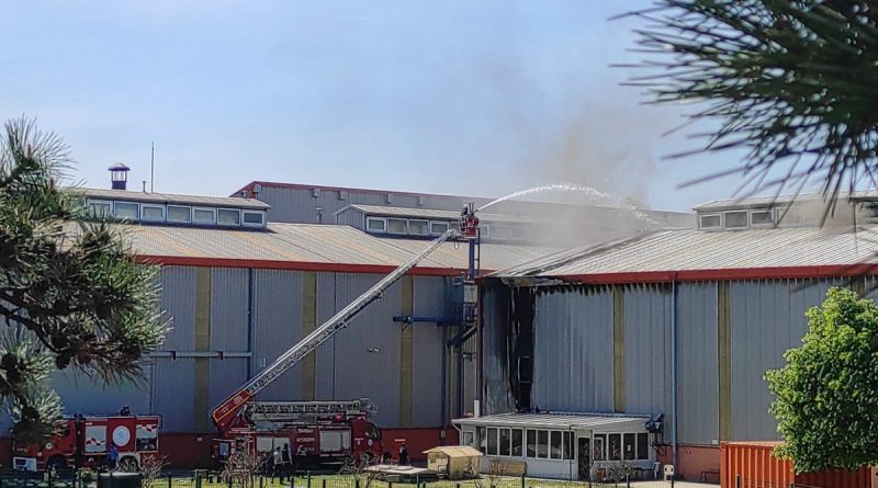 Fabrikada çıkan yangın korkuttu