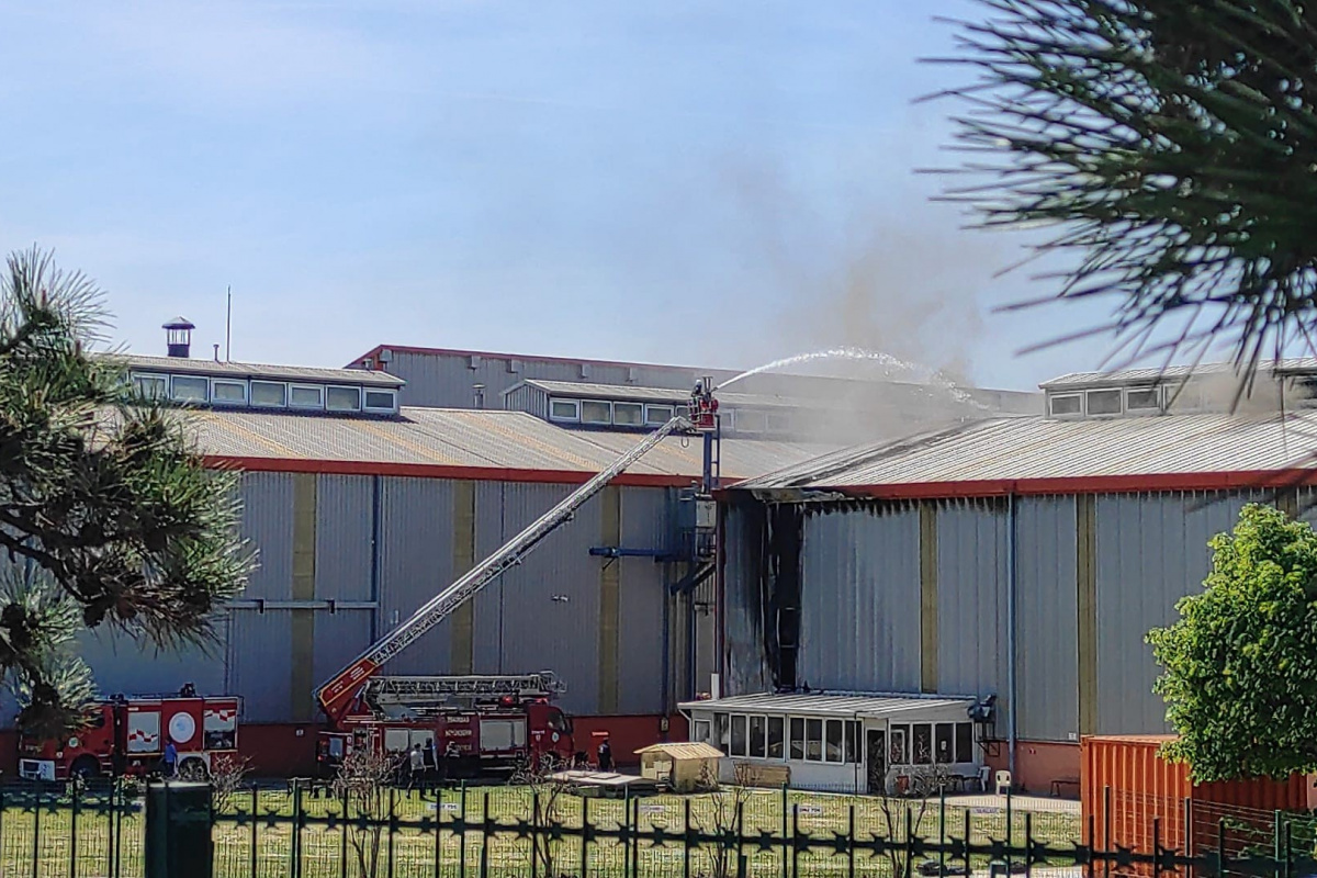 Fabrikada çıkan yangın korkuttu