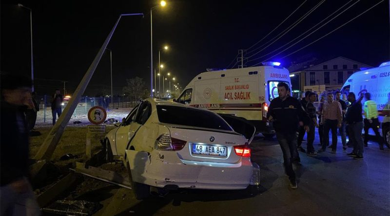 Fethiye’de iki otomobil çarpıştı: 4 yaralı