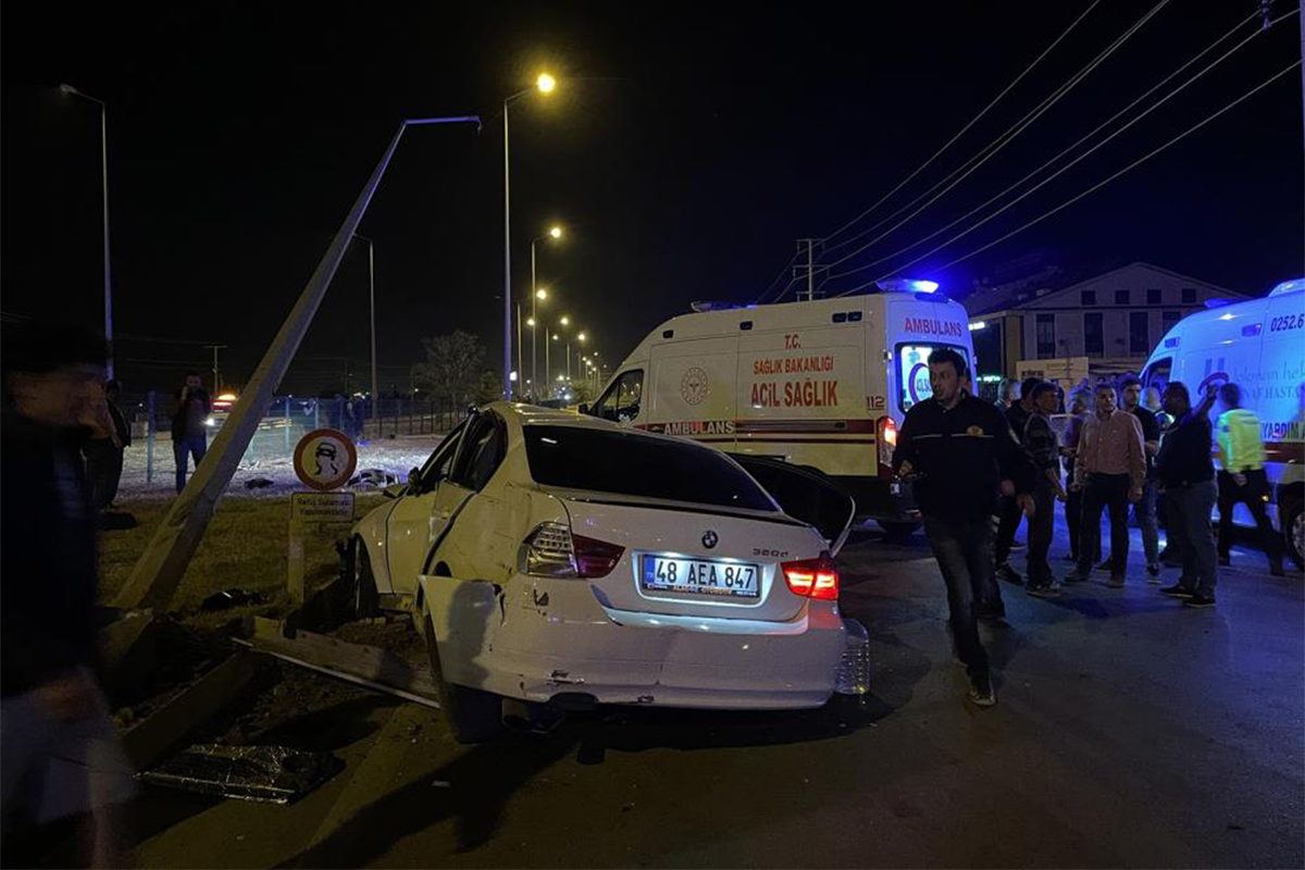 Fethiye’de iki otomobil çarpıştı: 4 yaralı