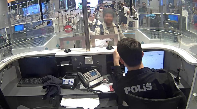 FETÖ’den aranan şüpheli, sahte pasaportla Türkiye’ye girmek isterken yakalandı
