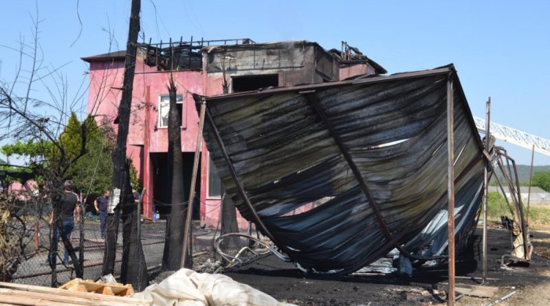 Fide işçilerinin kaldığı lojman küle döndü