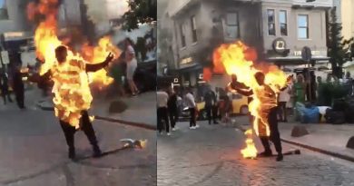 Galata’da dehşet anları kamerada: Oraklı genç tinerle kendini yaktı
