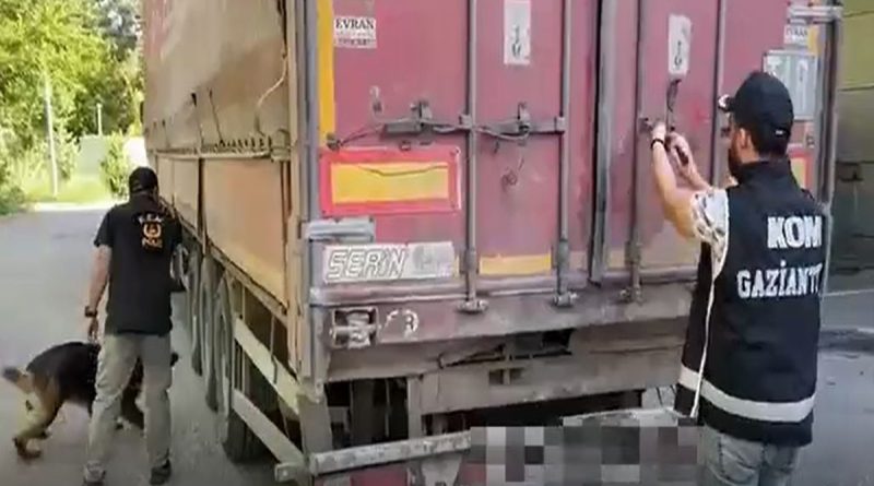 Gaziantep'te 10 bin 400 paket kaçak sigara ele geçirildi