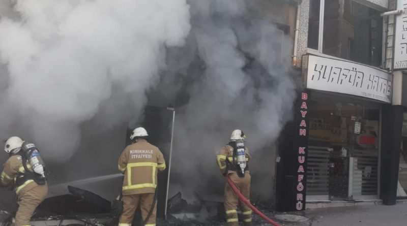 Gelinlik mağazasında yangın çıktı