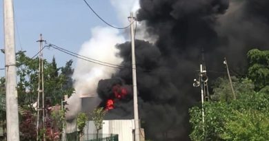 Geri dönüşüm deposu alevlere teslim oldu