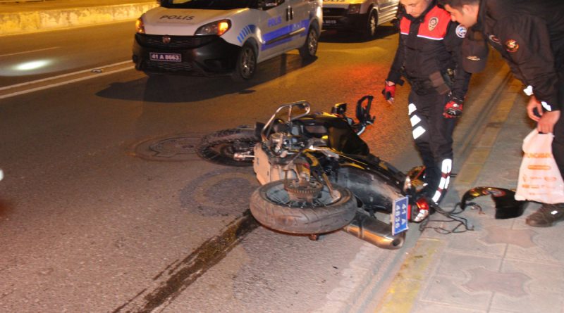 Görevden dönen polis kaza yaptı: 1 yaralı