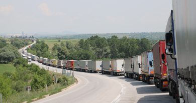 Gümrükte tır kuyruğu 40 kilometreyi aştı