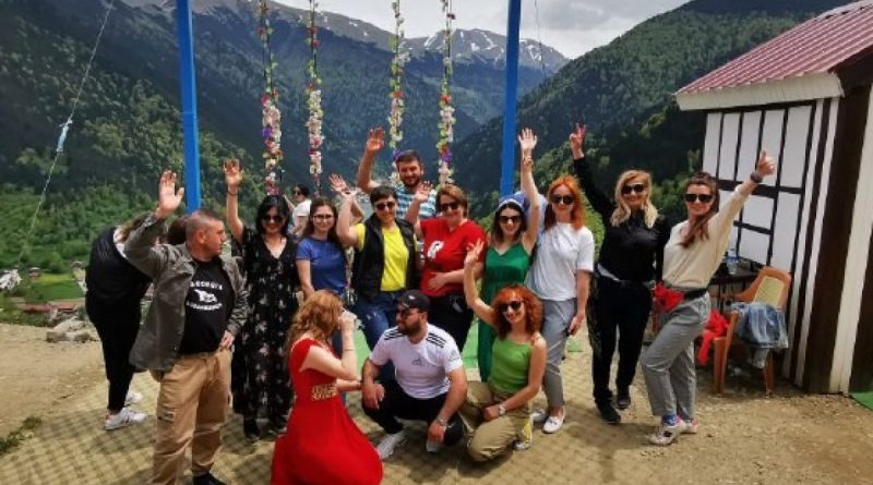 Gürcü turistlerden Uzungöl’e yoğun ilgi