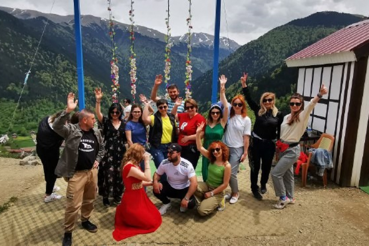 Gürcü turistlerden Uzungöl’e yoğun ilgi