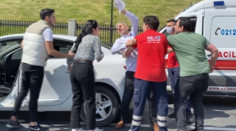 Hasta taşıyan ambulans otomobille çarpıştı