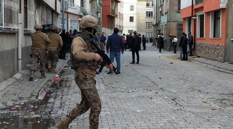 Havaya rastgele ateş etti, özel harekat polisi yakaladı