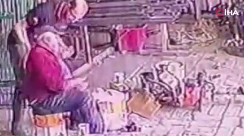 Heimlich manevrası hayat kurtardı: O anlar kameraya yansıdı